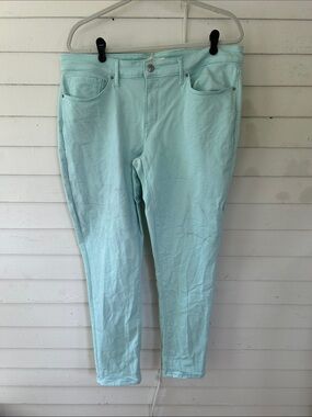 Mint 711 Levi’s skinny jeans size 33